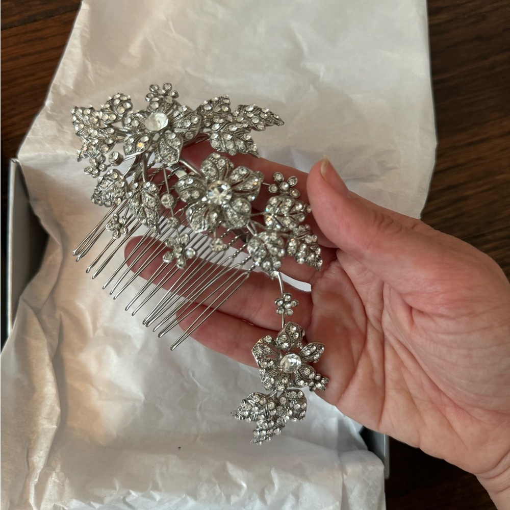 Bridal hair comb accessory